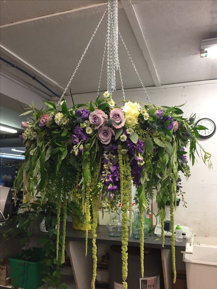 Arranjo pendente com flores e folhagens permanentes - opção 7